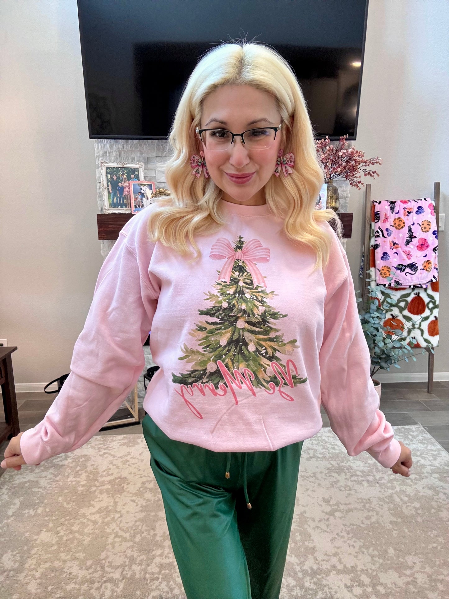BE MERRY Bow Holiday Pullover