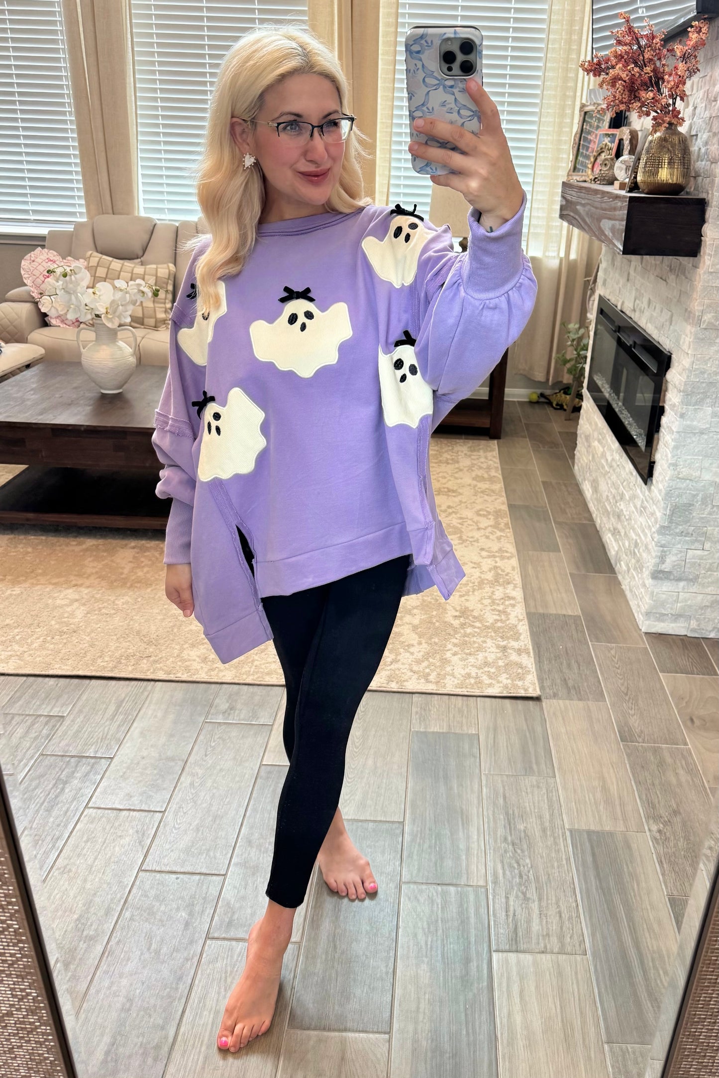 Ghosting In Bows Pullover