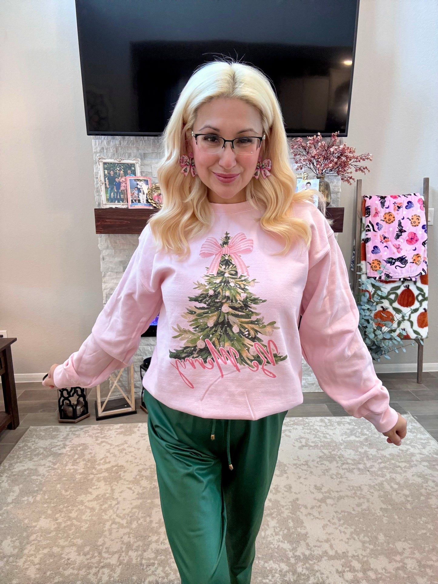 BE MERRY Bow Holiday Pullover