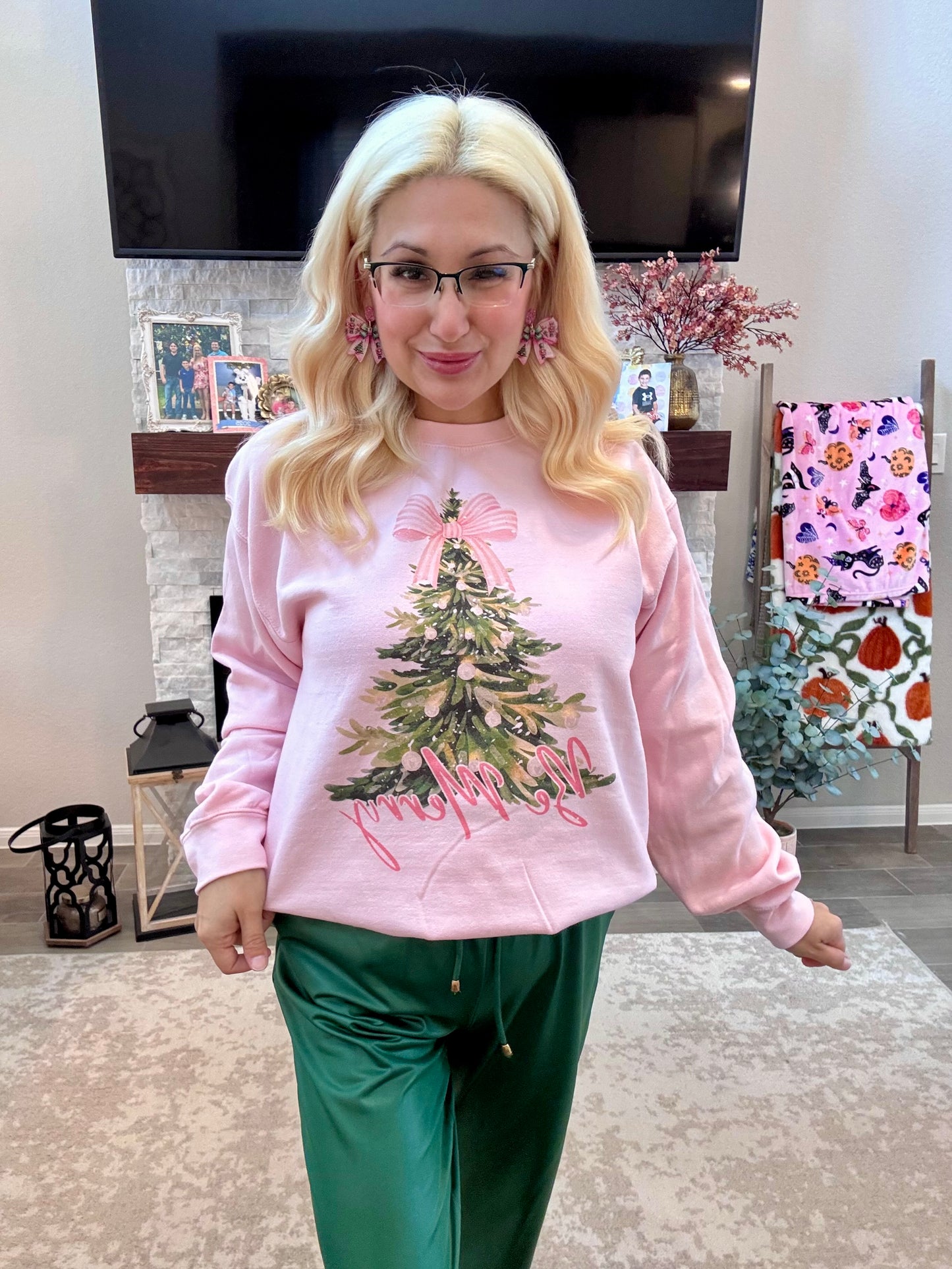 BE MERRY Bow Holiday Pullover