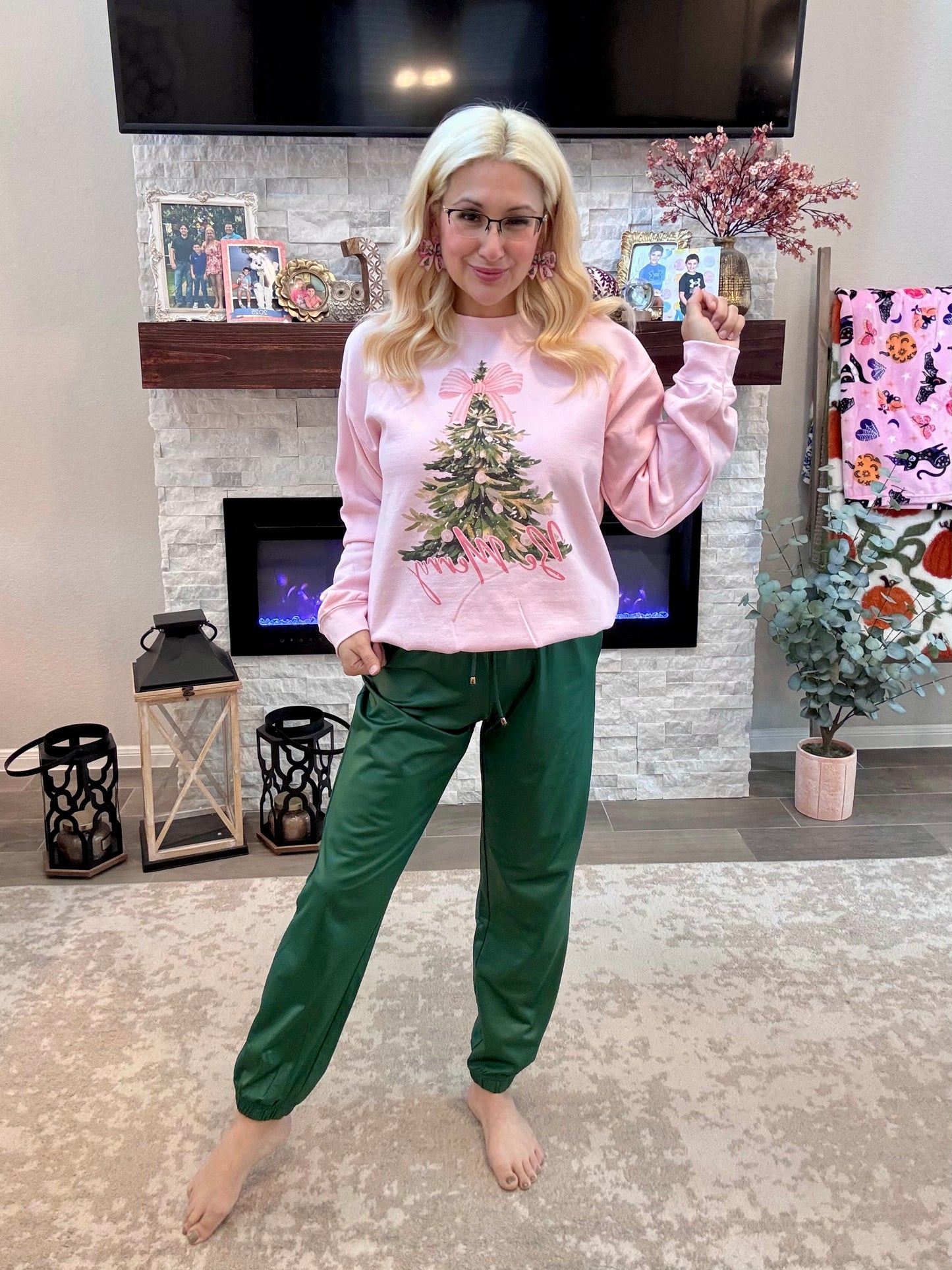 BE MERRY Bow Holiday Pullover